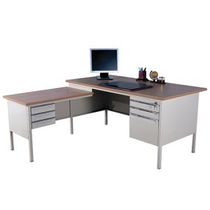 Desk with retum