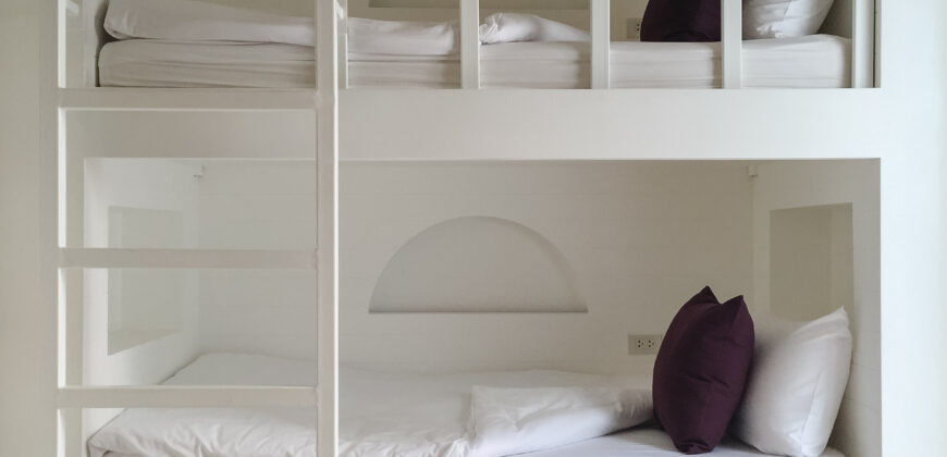 How to Choose Between Metal and Wooden Furniture